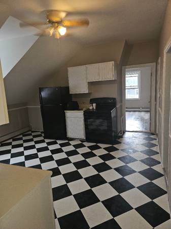 $1,020 / 1br - Spacious 3rd floor (Burlington)63992934800386121