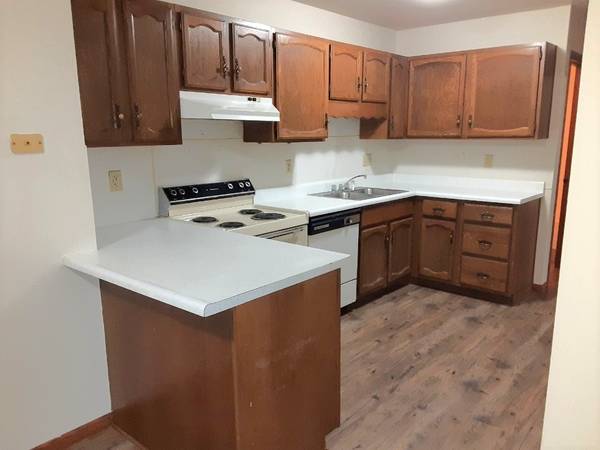 $625 / 2br - 750ft2 - 200 E. Krych St. #15 - 2 Bedroom / 1 Bathroom - Available October 2025 (Thorp)63845958420481120