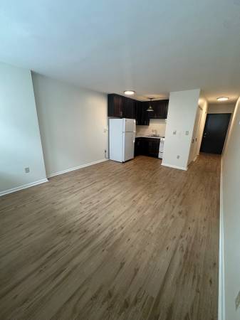 $875 Updated Uptown Studio / Parking Available, SECOND MONTH FREE (Uptown)63990383466243121