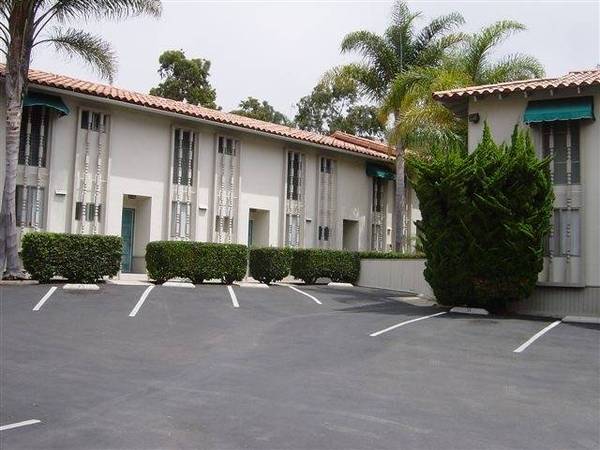 $2,850 / 2br - 1050ft2 - Large Apartment – Walk to Beach - Lush Landscape (La Jolla)63866049697537121