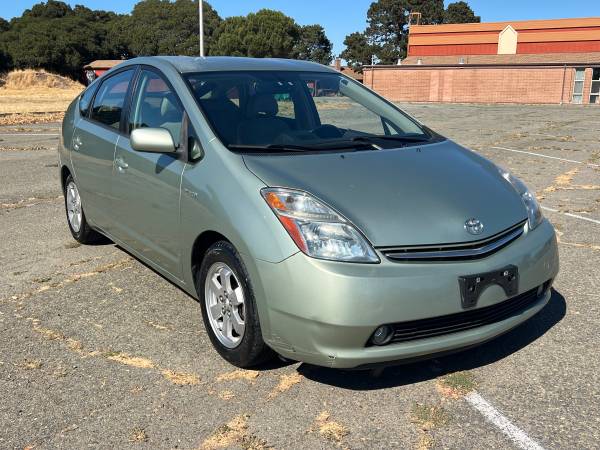 2007 Toyota Prius título limpio Carfax 2 dueños Smog - $5,500 (hercules, pinole, san pablo, el sob)63654701014403121