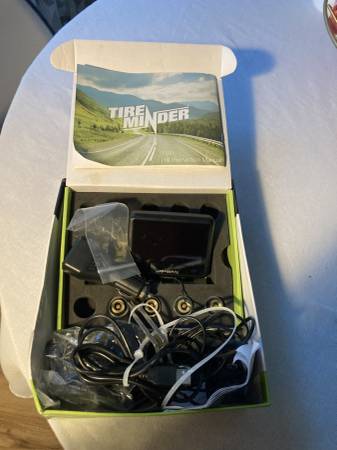 New Tire Minder i10 RV TPMs with 4 Transmitters 1
