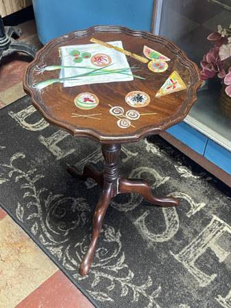 Small ornate decorative stand 1