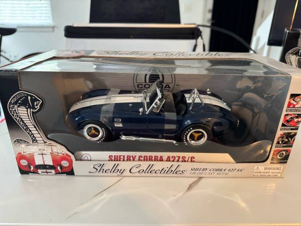 1:18 Shelby Collectibles - Shelby Cobra 427 S/C 1