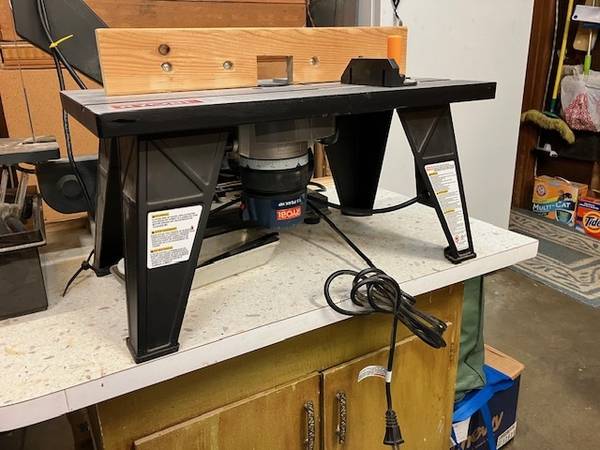RYOBI ROUTER TABLE 1