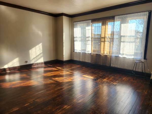 $1,400 / 1br - PLUS AN EXTRA ROOM. BRIGHT AND SPACIOUS APARTMENT (CHICAGO)64041645190402120