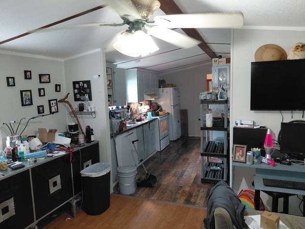 $400 / 3br - 1 small bedroom for rent in Ravenel (Ravenel)64016108448514122