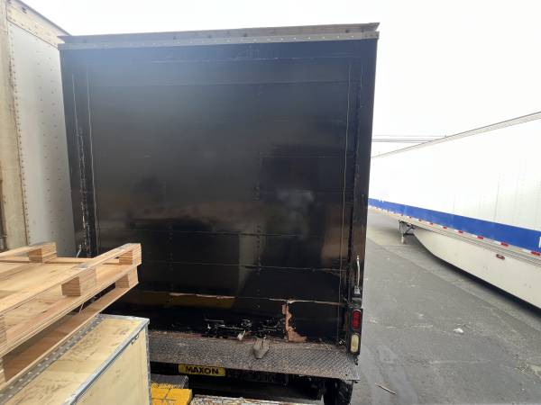 2012 Freightliner M2 106V - Photo 15