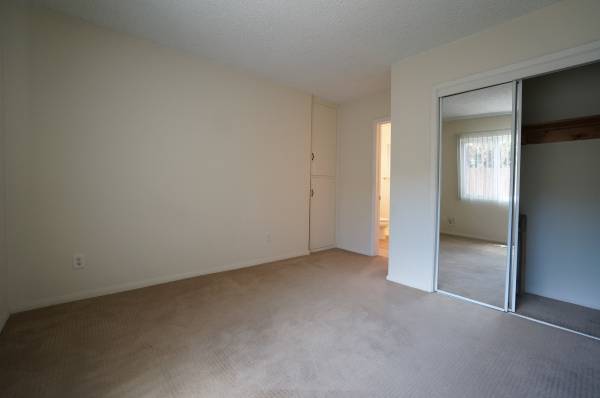 $2,050 / 1br - 600ft2 - Great Central Location Near Beach! (Fashion Valley)63998603293570124