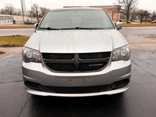 2016 Dodge Grand caravan 1
