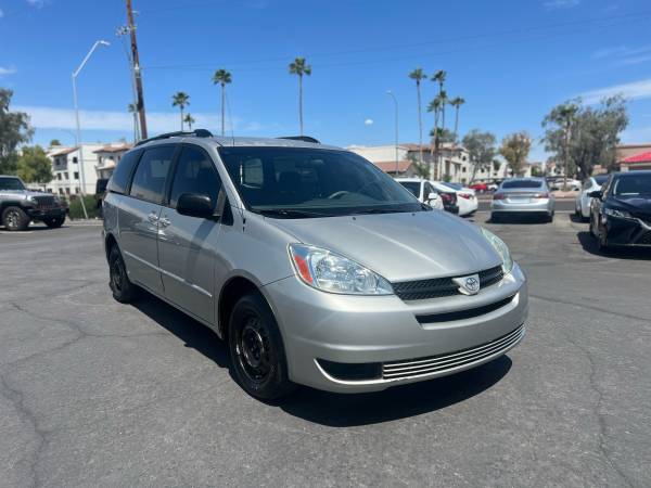 2005 Toyota Sienna LE 1