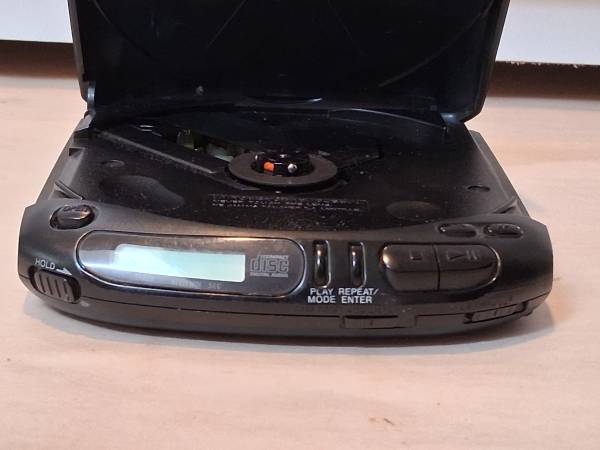 SONY Discman D-131 Working Portable CD Player Mega Bass