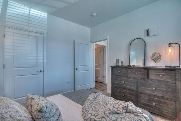 $1,599 / 1br - 708ft2 - Unbeatable Cascade Mountain Views, 1st Month Free!63839293551105124