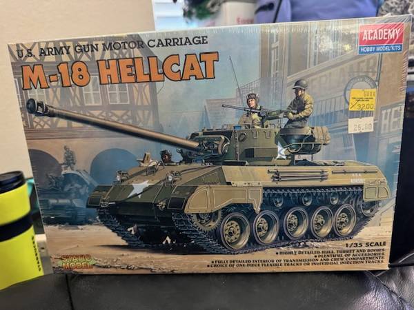 Academy M18 Hellcat US Army Tank - Plastic Model Military Vehicle Kit 1