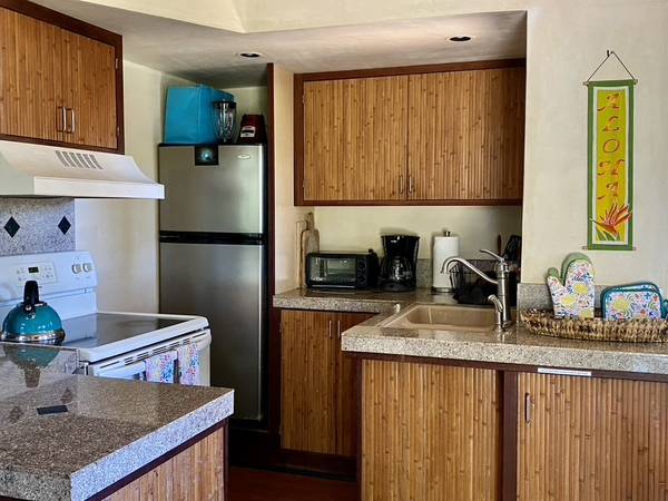 $280 / 1br - Gingerbread House in the middle of ALL nor (Paia)63939391840898123