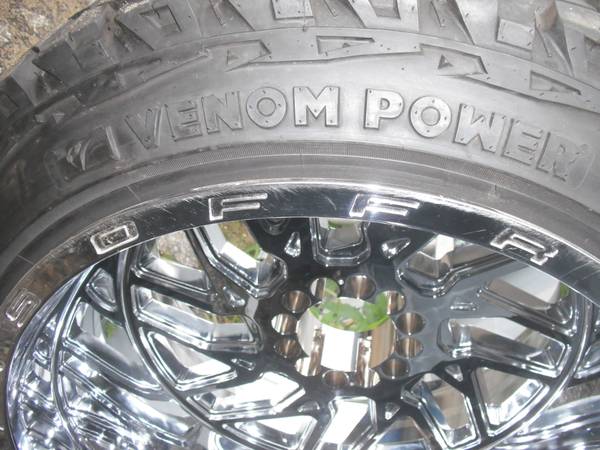 VENOM POWER TERRA HUNTER XT 33X12.50R22LT NEUMÁTICO LLANTA CROMADA 24'' 6 agujeros - $100 (Manchester nh)63470914915843122