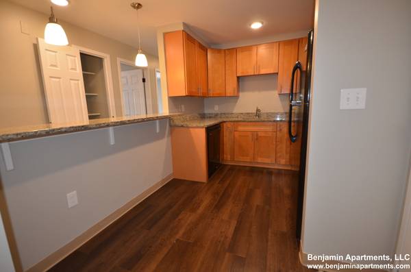 $2,900 / 2br - *NEEDHAM HEIGHTS-NO BROKER FEE; PARKING, IN-UNIT LAUNDRY, PET FRIENDLY (Needham Heights)63699507088387124