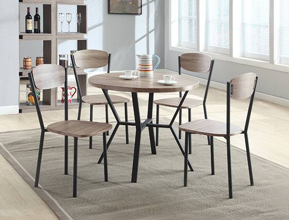 !!!Table W/ 4 Chairs!!! 1