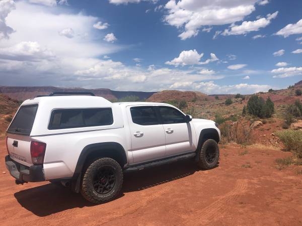 A.R.E. MX Camper Shell – Toyota Tacoma 2016–2023, 5’ Bed – Super White 1