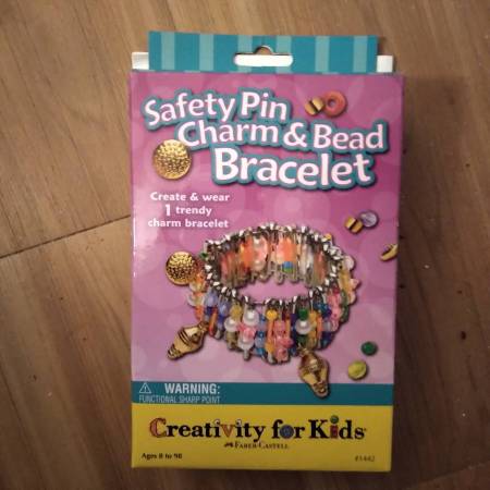 Safety Pin Charm & Bead Bracelet kit and Friendship Bracelet Book-NEW 1