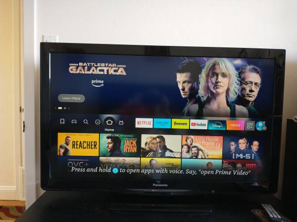 Panasonic Viera TC-L42U30-LCD TV 1