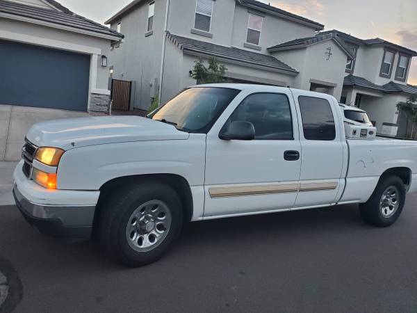 2007 Chevrolet Truck 4 door - Photo 12
