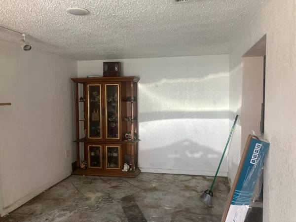 $300,000 / 3br - 1600ft2 - ¡Hogares al por mayor para arreglar y vender o comprar y mantener! NECESITA MUCHO TRABAJO. ¡DEBO VENDERLO!63825130432769122