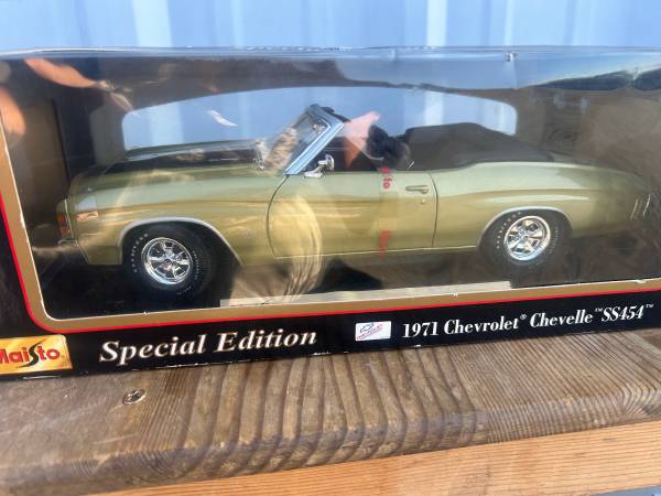 1971 Chevelle Malibu convertible by Maisto 1/18 scale beautiful man 1