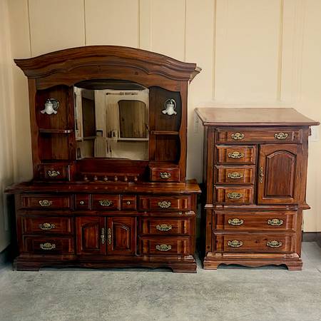 Solid Wood Vaughan Bassett Bedroom Set Dresser Mirror Chest $599 OBO 1