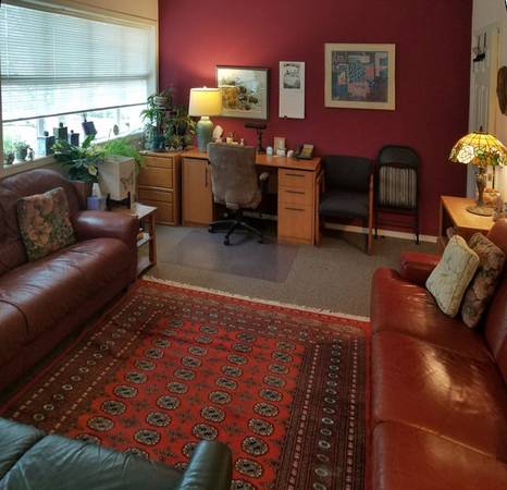 $210 / 216ft2 - Counseling office space (Silverdale-Old Town)63850638425603124