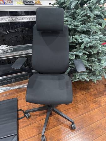 2021 Steelcase Gesture Office Chair with Headrest 1