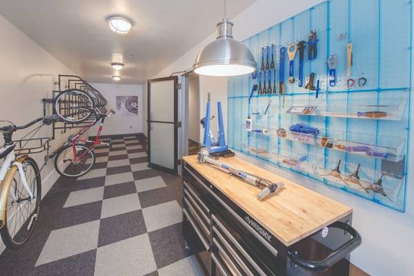$2,925 / 2br - 875ft2 - Dishwasher, Rooftop Courtyard, Tiled Shower Surrounds (2900 1st Ave, Seattle, WA)63814736131843123