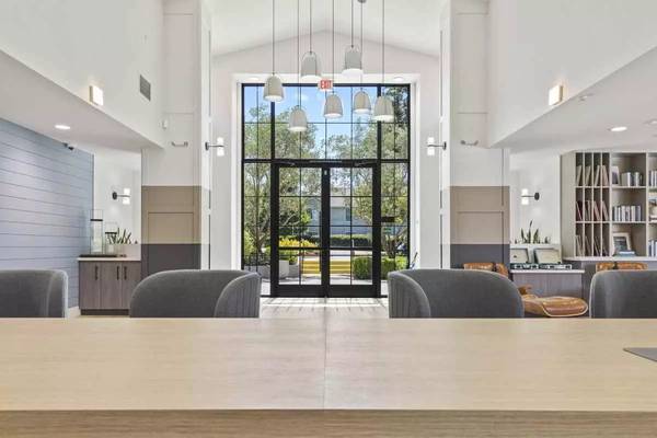 $1,795 / 1br - 818ft2 - Don't miss this great deal! Gorgeous light-filled lofts! 818 Sq ft! (Fresno - Fresno)63798509472513124