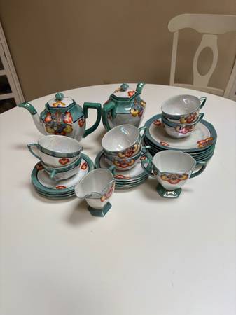 Gold Castle Tea Set 1