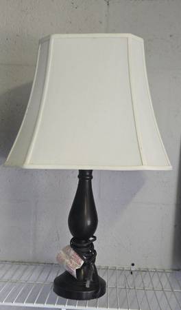 BEAUTIFUL TABLE LAMP 1