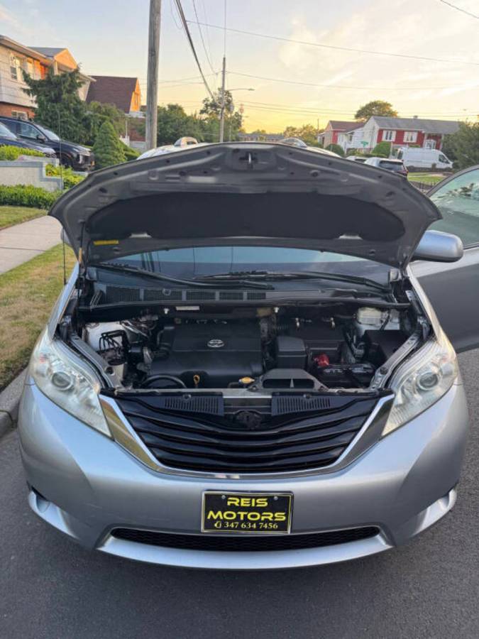 2011 Toyota Sienna LE 7-Passenger Auto Access Seat LE 7-Passenger Auto Access Se