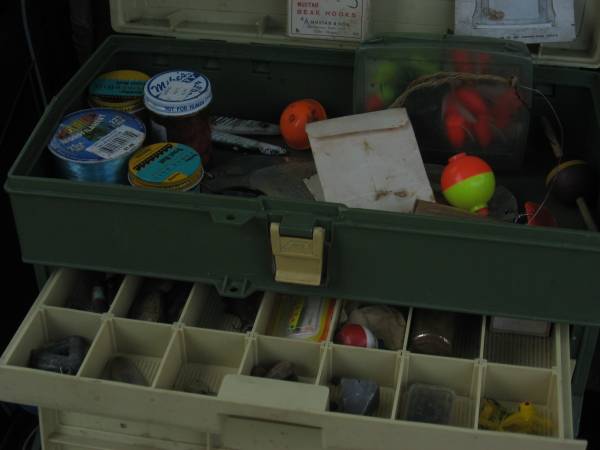 FISHING TACKLE BOX WITH FISHING STUFF 1