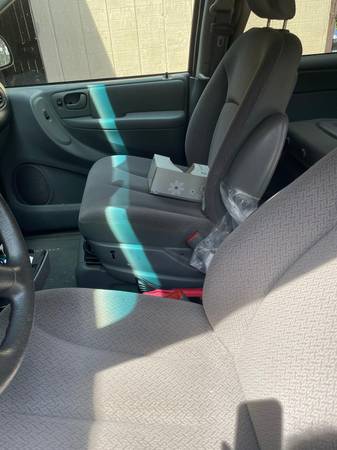 Furgoneta Dodge de 6 cilindros confiable *¡Propietario original!* - $2,000 (Flushing)63654722170497124