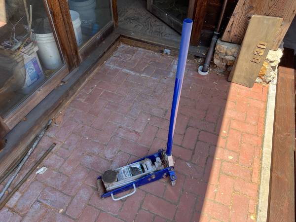 Floor Jack 1