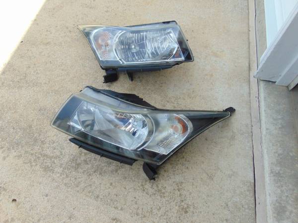 2008-2016 Cruz headlights 1