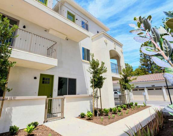 $3,045 / 2br - ¡$1000 DE AHORRO! - Diseñador 2B + Techos Abovedados, Recepción de Paquetes (Vista)63657123916675121