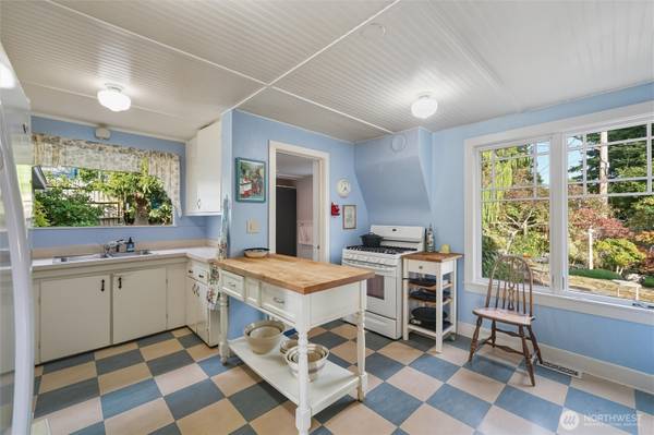 $975,000 / 4br - 2907ft2 - JUST LISTED | Historic Fairhaven Gem with Bay Views and Charm (Bellingham)64141618759297123