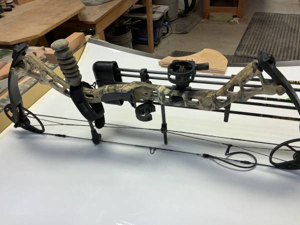 Diamond archery compound bow 1