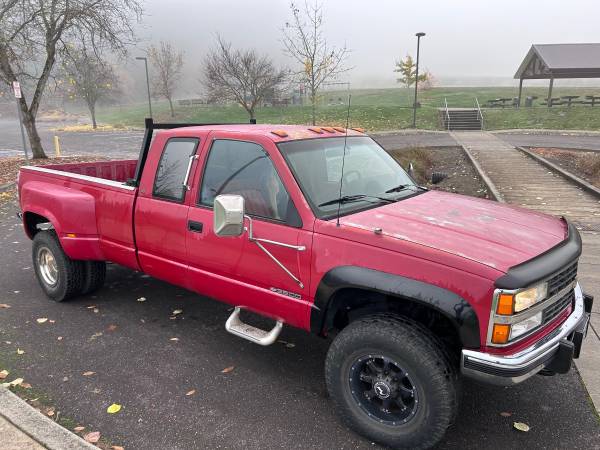 1990 CHEVROLET K3500 dually diesel 4 speed manual - $7,200 (Forest Grove)63435419803777122