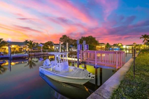 •	🌅 Sunset Water Views – Apollo Beach Apartment $300 Off This Week! 1