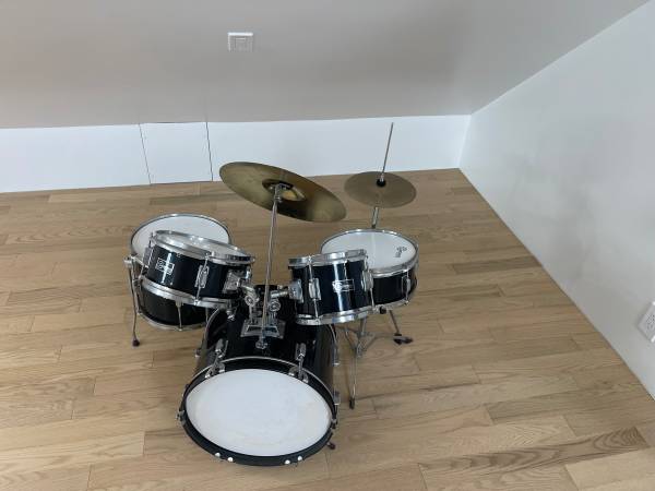 Kids drum kit 1
