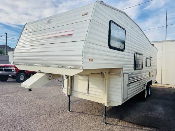 1991 Fleetwood prowler 25ft fifth wheel lightweight great for hunting 1