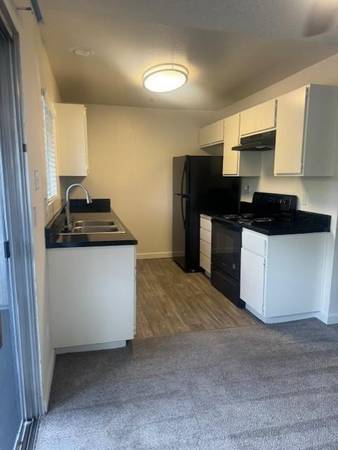 $2,645 / 2br - 920ft2 - Easy access to 78 freeway (Vista)64037389857409123