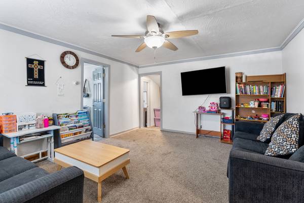 $299,000 / 2br - Patios cercados, espacio para jardín y garaje terminado en una ubicación conveniente (The Dalles)63831534427651122