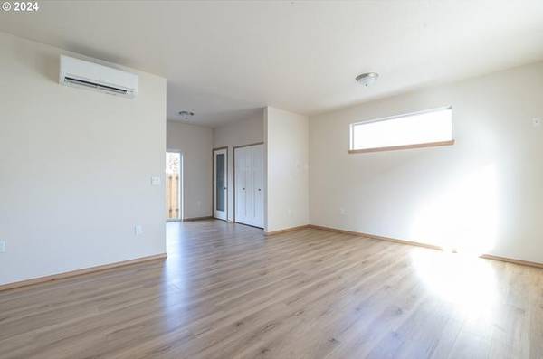 $1,055 / 2br - 1670ft2 - !!Charming 2 Bedroom Apartment for Rent - $1055/month.!! (Portland, OR)64038884430338122